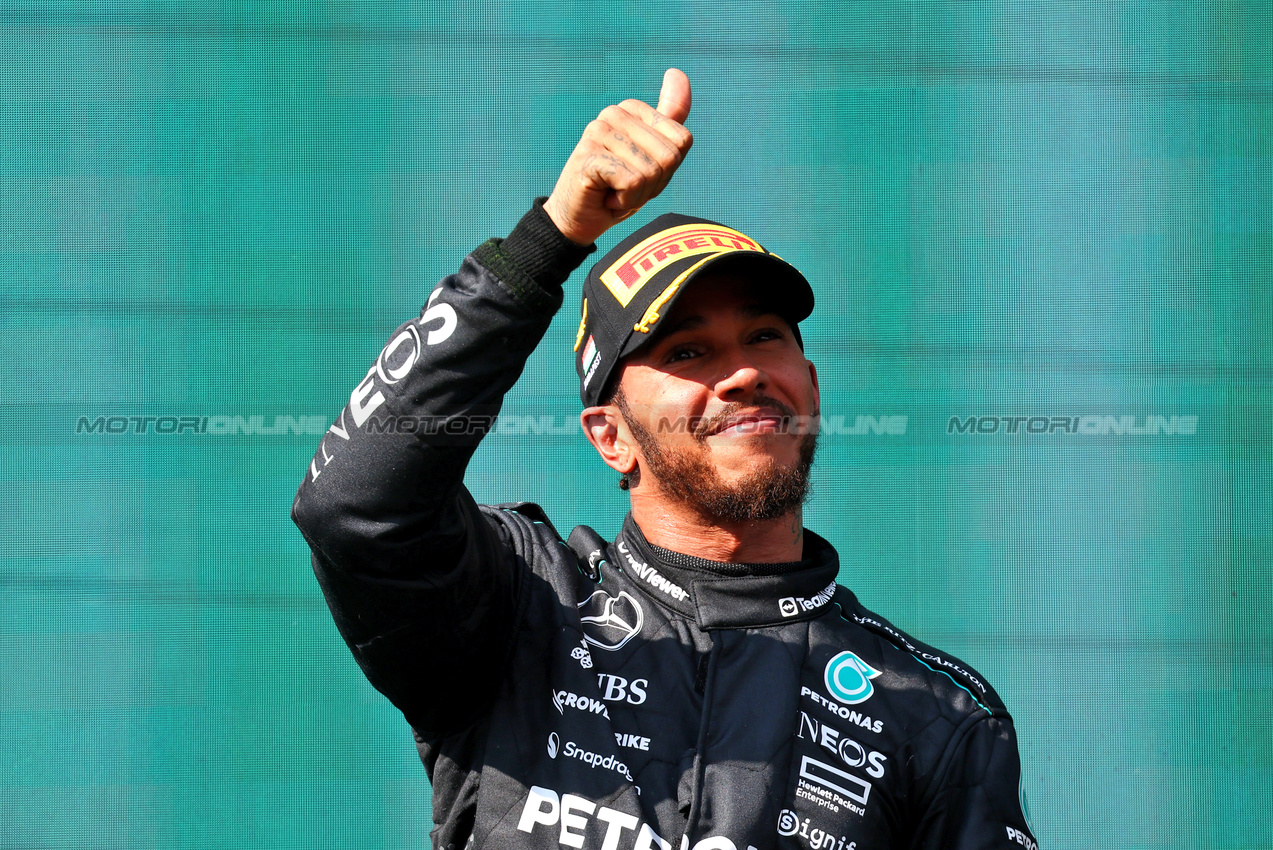 GP UNGHERIA, Lewis Hamilton (GBR) Mercedes AMG F1 celebrates his third position on the podium.

21.07.2024. Formula 1 World Championship, Rd 13, Hungarian Grand Prix, Budapest, Hungary, Gara Day.

- www.xpbimages.com, EMail: requests@xpbimages.com © Copyright: Batchelor / XPB Images