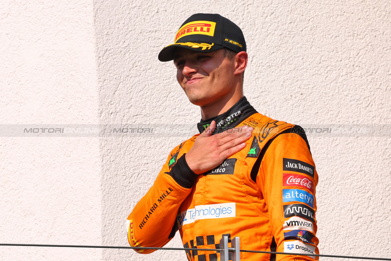 GP UNGHERIA, Lando Norris (GBR) McLaren celebrates his second position on the podium.

21.07.2024. Formula 1 World Championship, Rd 13, Hungarian Grand Prix, Budapest, Hungary, Gara Day.

- www.xpbimages.com, EMail: requests@xpbimages.com © Copyright: Batchelor / XPB Images