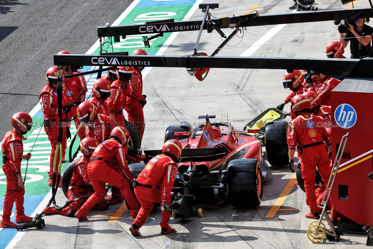 GP UNGHERIA, Charles Leclerc (MON) Ferrari SF-24 makes a pit stop.

21.07.2024. Formula 1 World Championship, Rd 13, Hungarian Grand Prix, Budapest, Hungary, Gara Day.

- www.xpbimages.com, EMail: requests@xpbimages.com © Copyright: Bearne / XPB Images