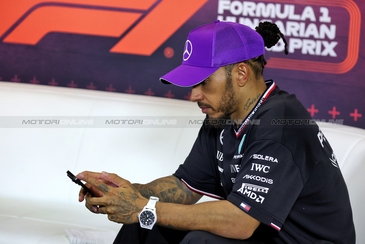 GP UNGHERIA, Lewis Hamilton (GBR) Mercedes AMG F1 in the post race FIA Press Conference.

21.07.2024. Formula 1 World Championship, Rd 13, Hungarian Grand Prix, Budapest, Hungary, Gara Day.

- www.xpbimages.com, EMail: requests@xpbimages.com © Copyright: Bearne / XPB Images