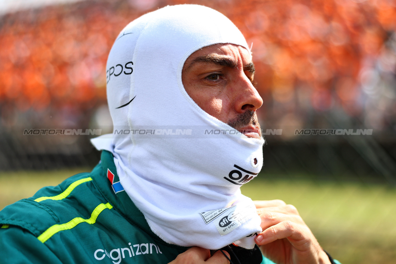 GP UNGHERIA, Fernando Alonso (ESP) Aston Martin F1 Team on the grid.

21.07.2024. Formula 1 World Championship, Rd 13, Hungarian Grand Prix, Budapest, Hungary, Gara Day.

 - www.xpbimages.com, EMail: requests@xpbimages.com © Copyright: Coates / XPB Images
