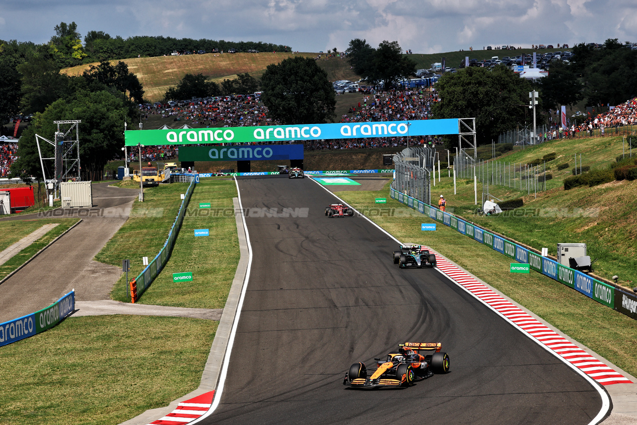 GP UNGHERIA, Lando Norris (GBR) McLaren MCL38.



21.07.2024. Formula 1 World Championship, Rd 13, Hungarian Grand Prix, Budapest, Hungary, Gara Day.

 - www.xpbimages.com, EMail: requests@xpbimages.com © Copyright: Coates / XPB Images