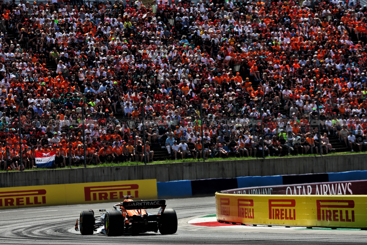 GP UNGHERIA, Oscar Piastri (AUS) McLaren MCL38.

21.07.2024. Formula 1 World Championship, Rd 13, Hungarian Grand Prix, Budapest, Hungary, Gara Day.

 - www.xpbimages.com, EMail: requests@xpbimages.com © Copyright: Coates / XPB Images