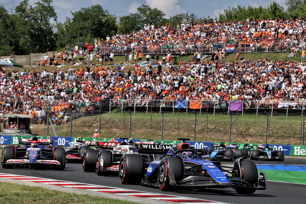 GP UNGHERIA, Alexander Albon (THA) Williams Racing FW46 at the partenza of the race.

21.07.2024. Formula 1 World Championship, Rd 13, Hungarian Grand Prix, Budapest, Hungary, Gara Day.

- www.xpbimages.com, EMail: requests@xpbimages.com © Copyright: Bearne / XPB Images