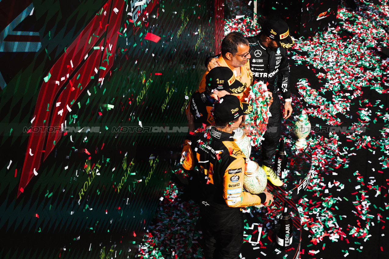 GP UNGHERIA, The podium: Lando Norris (GBR) McLaren, second; Oscar Piastri (AUS) McLaren, vincitore; Randy Singh (GBR) McLaren Strategy e Sporting Director; Lewis Hamilton (GBR) Mercedes AMG F1, third..

21.07.2024. Formula 1 World Championship, Rd 13, Hungarian Grand Prix, Budapest, Hungary, Gara Day.

- www.xpbimages.com, EMail: requests@xpbimages.com © Copyright: Bearne / XPB Images
