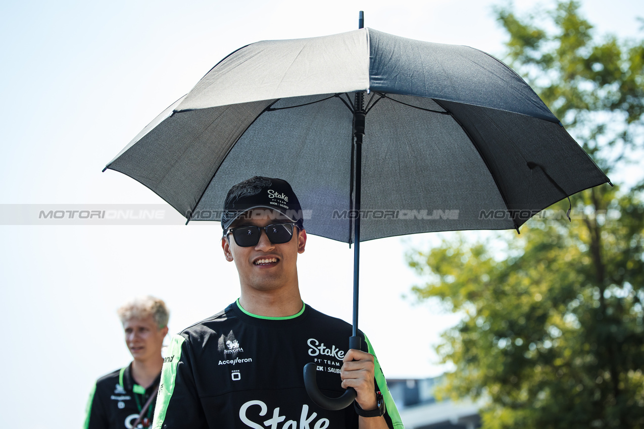GP UNGHERIA, Zhou Guanyu (CHN) Sauber walks the circuit.

18.07.2024. Formula 1 World Championship, Rd 13, Hungarian Grand Prix, Budapest, Hungary, Preparation Day.

- www.xpbimages.com, EMail: requests@xpbimages.com © Copyright: Bearne / XPB Images