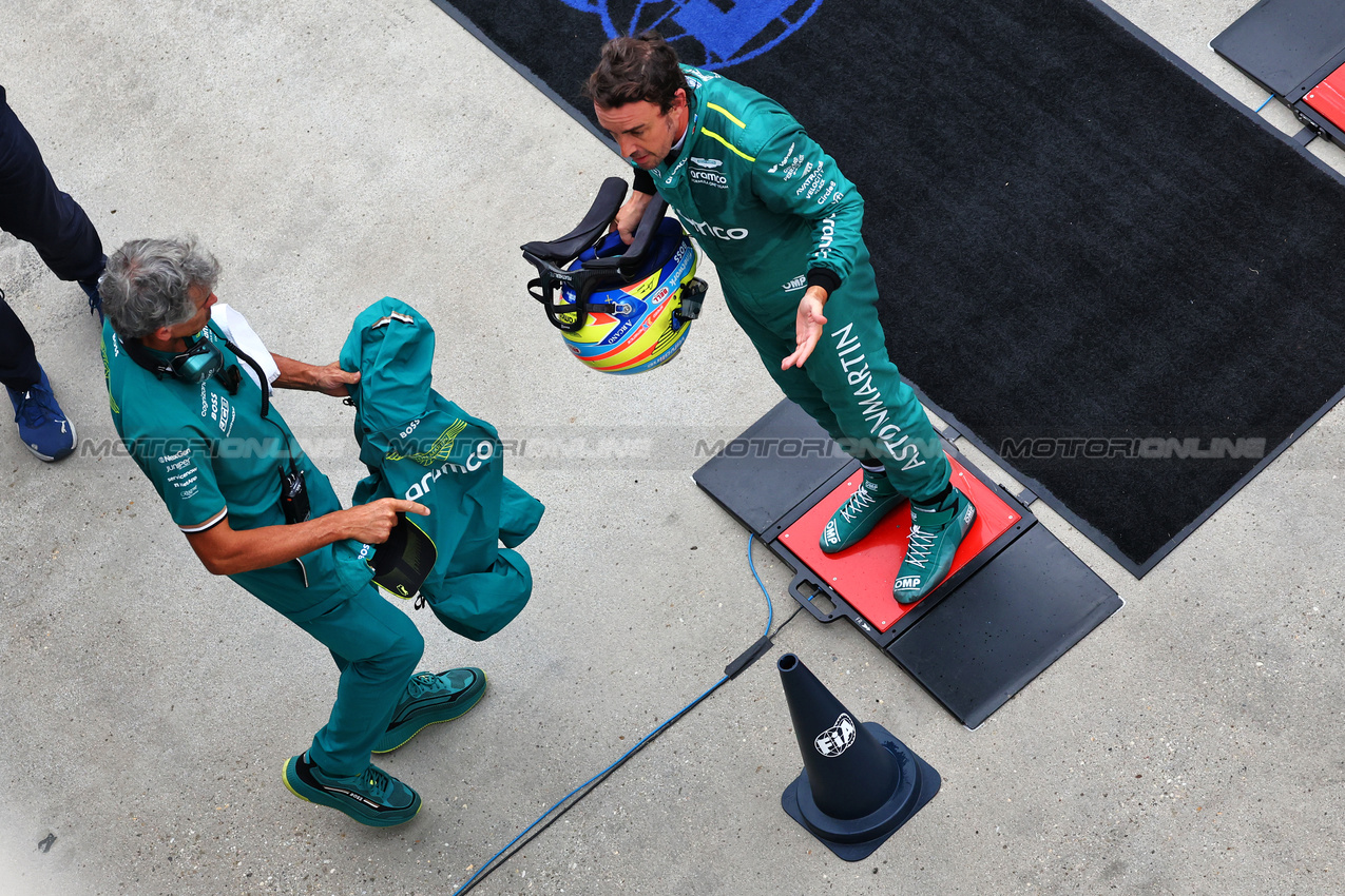 GP UNGHERIA, Fernando Alonso (ESP) Aston Martin F1 Team in qualifying parc ferme.

20.07.2024. Formula 1 World Championship, Rd 13, Hungarian Grand Prix, Budapest, Hungary, Qualifiche Day.

- www.xpbimages.com, EMail: requests@xpbimages.com © Copyright: Charniaux / XPB Images