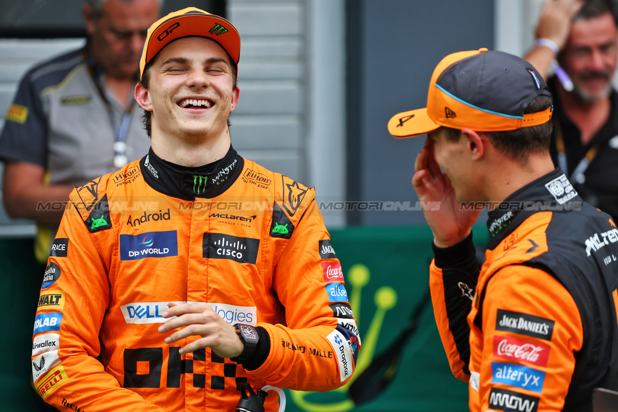 GP UNGHERIA, (L to R): Third placed Oscar Piastri (AUS) McLaren with pole sitter e team mate Lando Norris (GBR) McLaren in qualifying parc ferme.

20.07.2024. Formula 1 World Championship, Rd 13, Hungarian Grand Prix, Budapest, Hungary, Qualifiche Day.

- www.xpbimages.com, EMail: requests@xpbimages.com © Copyright: Batchelor / XPB Images