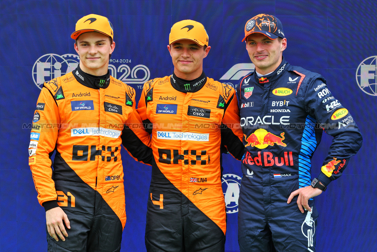 GP UNGHERIA, Qualifiche top three in parc ferme (L to R): Oscar Piastri (AUS) McLaren, second; Lando Norris (GBR) McLaren, pole position; Max Verstappen (NLD) Red Bull Racing, third.

20.07.2024. Formula 1 World Championship, Rd 13, Hungarian Grand Prix, Budapest, Hungary, Qualifiche Day.

- www.xpbimages.com, EMail: requests@xpbimages.com © Copyright: Batchelor / XPB Images