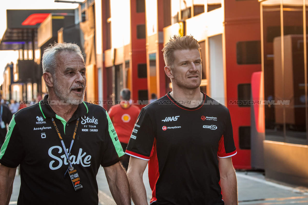 GP UNGHERIA, (L to R): Beat Zehnder (SUI) Sauber F1 Sporting Director with Nico Hulkenberg (GER) Haas F1 Team.

19.07.2024. Formula 1 World Championship, Rd 13, Hungarian Grand Prix, Budapest, Hungary, Practice Day.

- www.xpbimages.com, EMail: requests@xpbimages.com © Copyright: Bearne / XPB Images