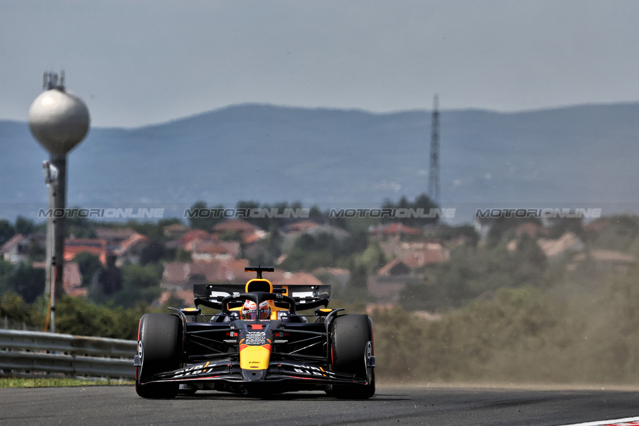 GP UNGHERIA, Max Verstappen (NLD) Red Bull Racing RB20.

19.07.2024. Formula 1 World Championship, Rd 13, Hungarian Grand Prix, Budapest, Hungary, Practice Day.

- www.xpbimages.com, EMail: requests@xpbimages.com © Copyright: Bearne / XPB Images