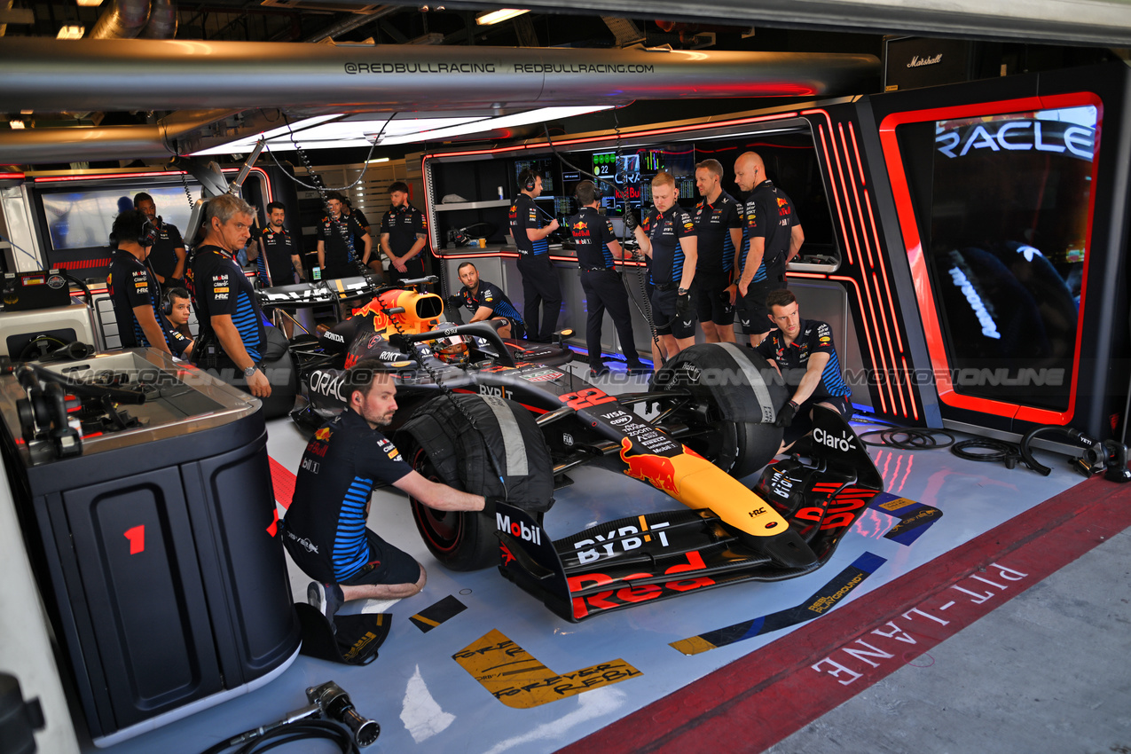 TEST ABU DHABI, Yuki Tsunoda (JPN) Red Bull Racing RB20.

10.12.2024. Formula 1 Testing, Yas Marina Circuit, Abu Dhabi, Tuesday.

- www.xpbimages.com, EMail: requests@xpbimages.com © Copyright: Price / XPB Images
