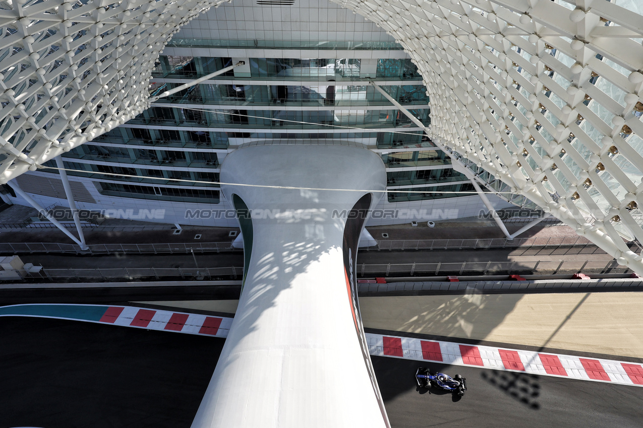 TEST ABU DHABI, Carlos Sainz Jr (ESP) Williams Racing FW46.

10.12.2024. Formula 1 Testing, Yas Marina Circuit, Abu Dhabi, Tuesday.

- www.xpbimages.com, EMail: requests@xpbimages.com © Copyright: Bearne / XPB Images