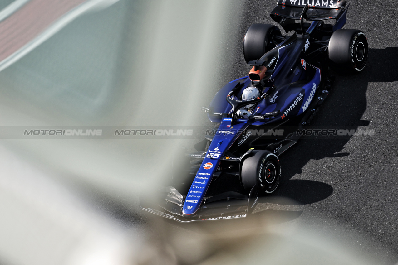 TEST ABU DHABI, Carlos Sainz Jr (ESP) Williams Racing FW46.

10.12.2024. Formula 1 Testing, Yas Marina Circuit, Abu Dhabi, Tuesday.

- www.xpbimages.com, EMail: requests@xpbimages.com © Copyright: Bearne / XPB Images