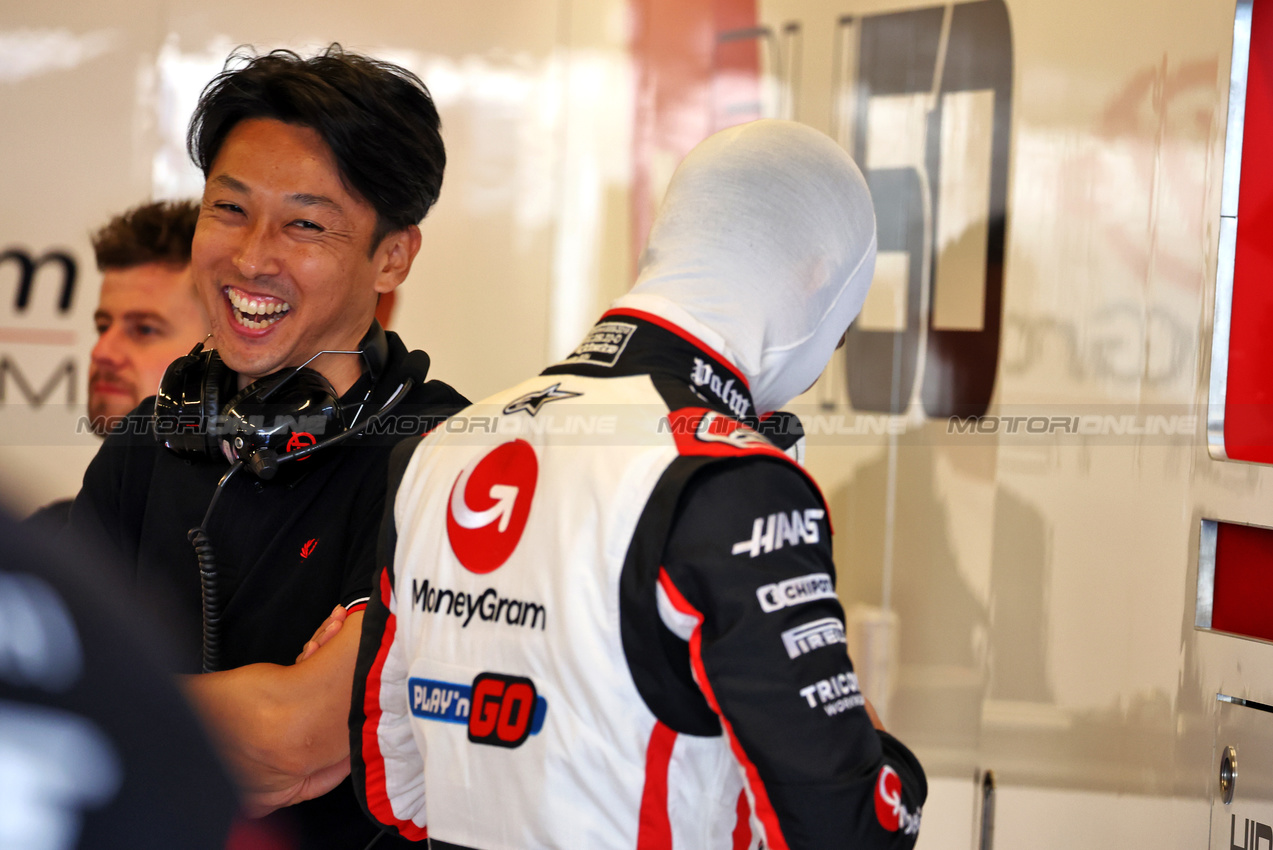 TEST ABU DHABI, Kazuki Nakajima (JPN) with Ryo Hirakawa (JPN) Haas F1 Team Test Driver.

10.12.2024. Formula 1 Testing, Yas Marina Circuit, Abu Dhabi, Tuesday.

- www.xpbimages.com, EMail: requests@xpbimages.com © Copyright: Moy / XPB Images