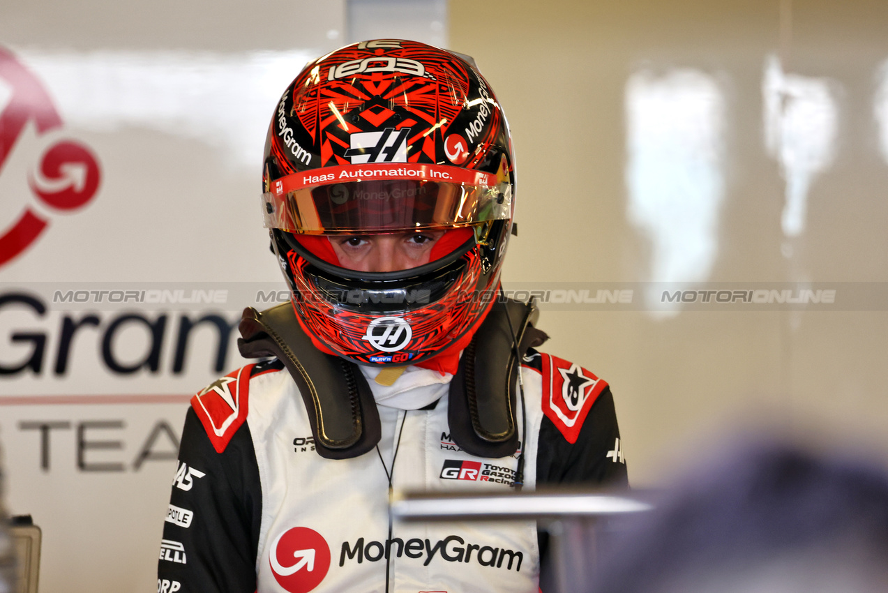 TEST ABU DHABI, Esteban Ocon (FRA) Haas F1 Team.

10.12.2024. Formula 1 Testing, Yas Marina Circuit, Abu Dhabi, Tuesday.

- www.xpbimages.com, EMail: requests@xpbimages.com © Copyright: Moy / XPB Images