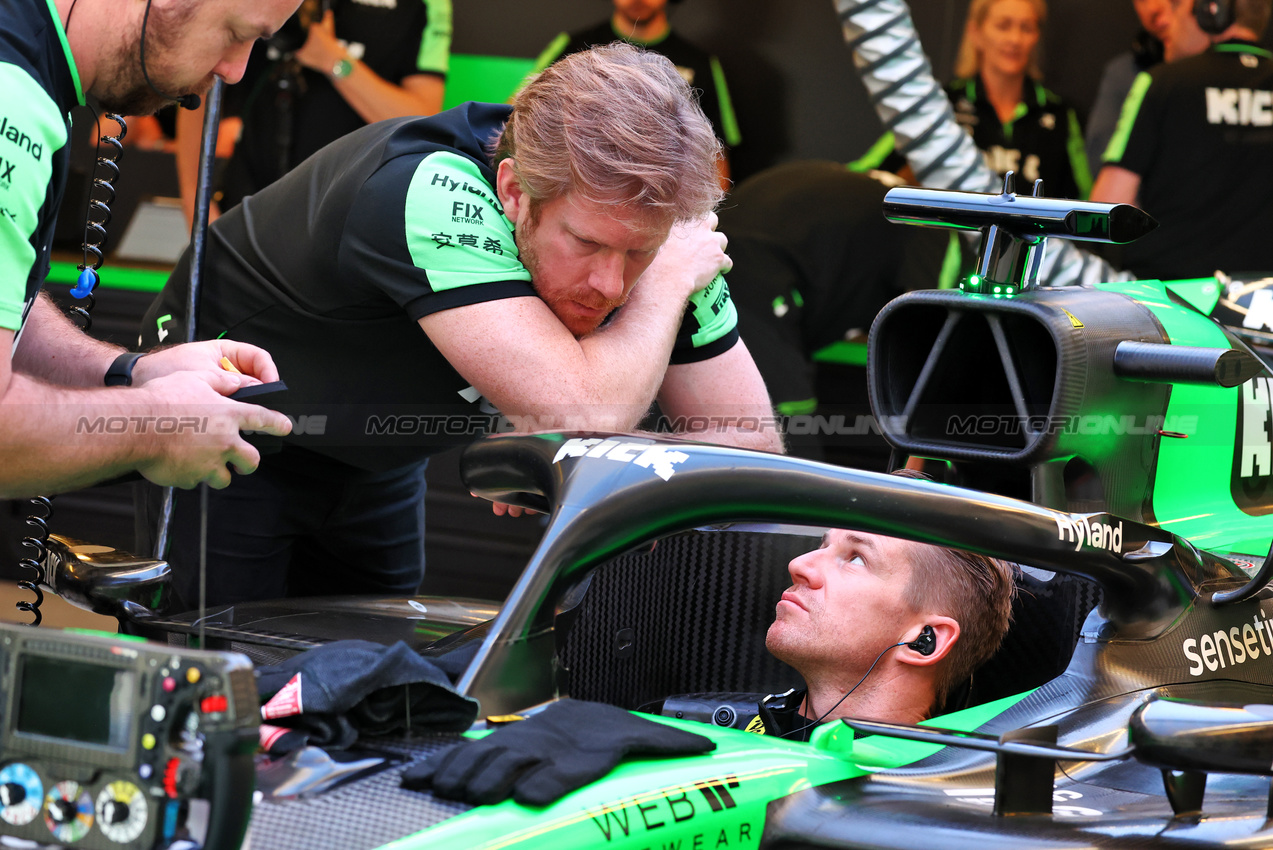 TEST ABU DHABI, Nico Hulkenberg (GER) Haas VF-24.

10.12.2024. Formula 1 Testing, Yas Marina Circuit, Abu Dhabi, Tuesday.

- www.xpbimages.com, EMail: requests@xpbimages.com © Copyright: Moy / XPB Images