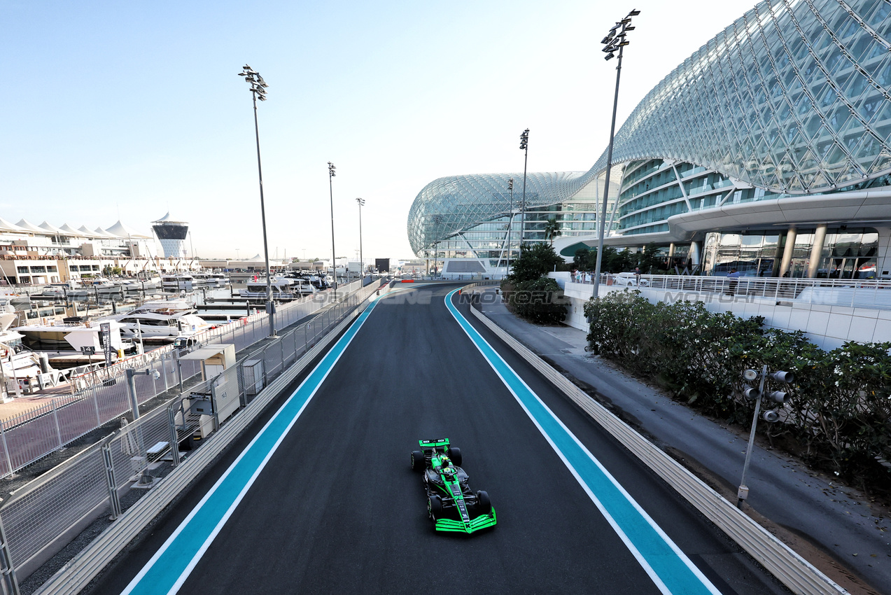 TEST ABU DHABI