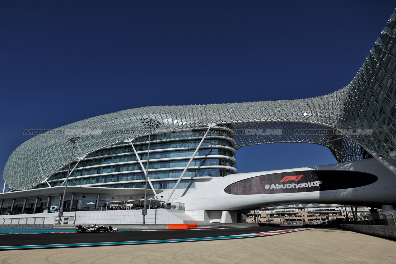 TEST ABU DHABI, Esteban Ocon (FRA) Haas VF-24.

10.12.2024. Formula 1 Testing, Yas Marina Circuit, Abu Dhabi, Tuesday.

- www.xpbimages.com, EMail: requests@xpbimages.com © Copyright: Moy / XPB Images