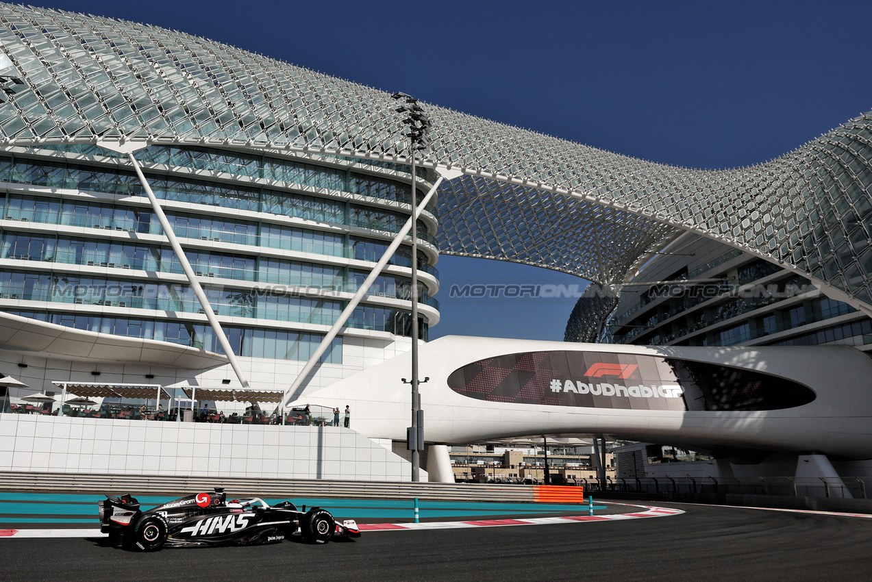 TEST ABU DHABI, Esteban Ocon (FRA) Haas VF-24.

10.12.2024. Formula 1 Testing, Yas Marina Circuit, Abu Dhabi, Tuesday.

- www.xpbimages.com, EMail: requests@xpbimages.com © Copyright: Moy / XPB Images