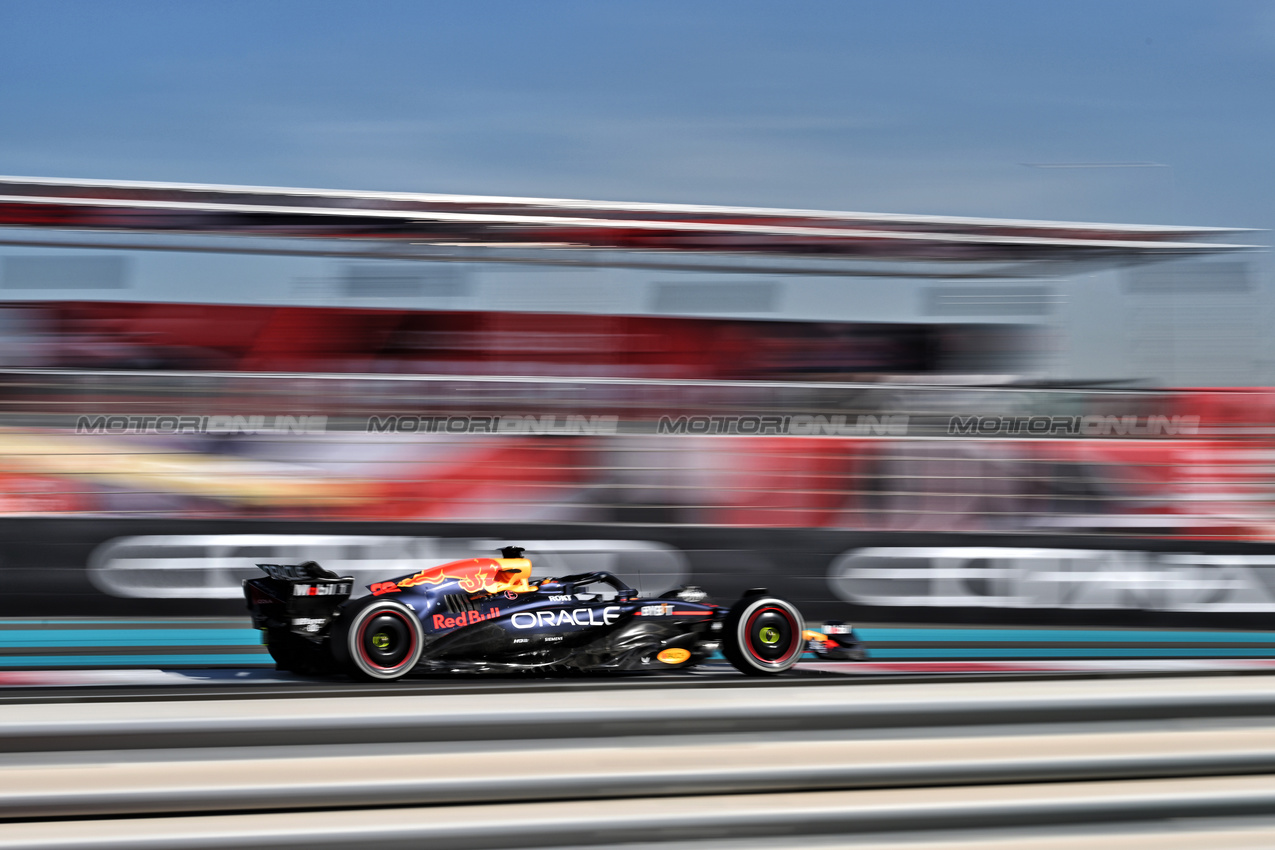 TEST ABU DHABI, Yuki Tsunoda (JPN) Red Bull Racing RB20.

10.12.2024. Formula 1 Testing, Yas Marina Circuit, Abu Dhabi, Tuesday.

- www.xpbimages.com, EMail: requests@xpbimages.com © Copyright: Price / XPB Images