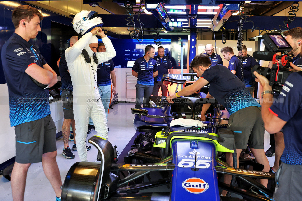 TEST ABU DHABI, Carlos Sainz Jr (ESP) Williams Racing FW46.

10.12.2024. Formula 1 Testing, Yas Marina Circuit, Abu Dhabi, Tuesday.

- www.xpbimages.com, EMail: requests@xpbimages.com © Copyright: Bearne / XPB Images