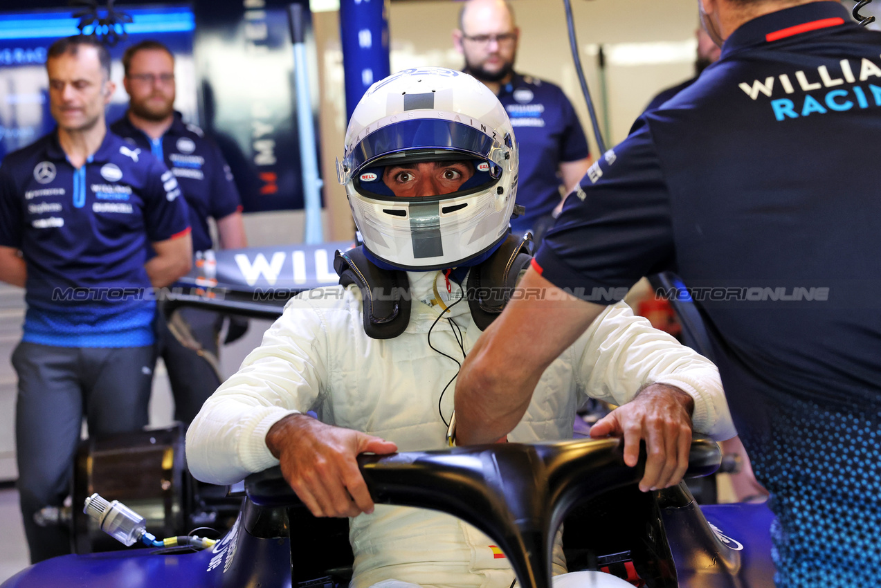 TEST ABU DHABI, Carlos Sainz Jr (ESP) Williams Racing FW46.

10.12.2024. Formula 1 Testing, Yas Marina Circuit, Abu Dhabi, Tuesday.

- www.xpbimages.com, EMail: requests@xpbimages.com © Copyright: Bearne / XPB Images