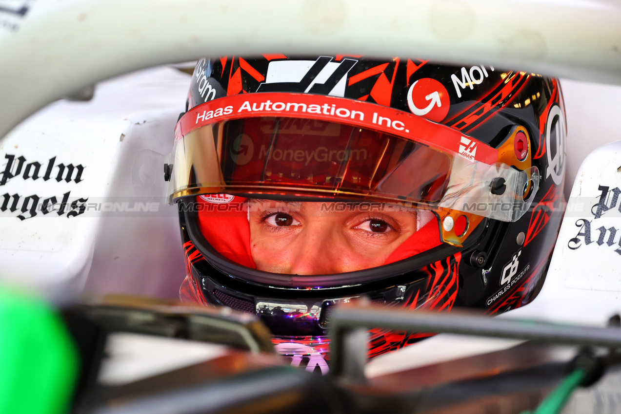 TEST ABU DHABI, Esteban Ocon (FRA) Haas VF-24.

10.12.2024. Formula 1 Testing, Yas Marina Circuit, Abu Dhabi, Tuesday.

- www.xpbimages.com, EMail: requests@xpbimages.com © Copyright: Batchelor / XPB Images