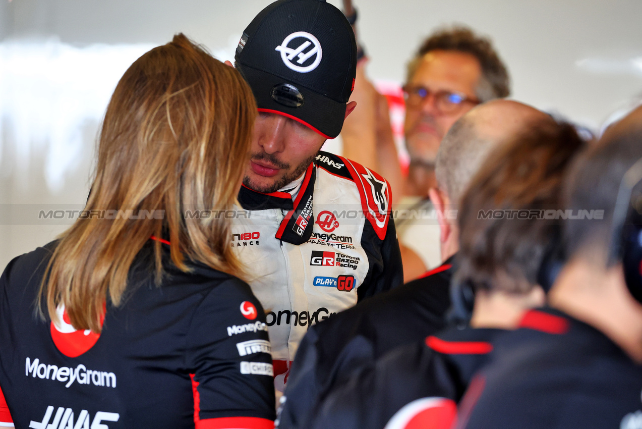 TEST ABU DHABI, Esteban Ocon (FRA) Haas F1 Team.

10.12.2024. Formula 1 Testing, Yas Marina Circuit, Abu Dhabi, Tuesday.

- www.xpbimages.com, EMail: requests@xpbimages.com © Copyright: Batchelor / XPB Images