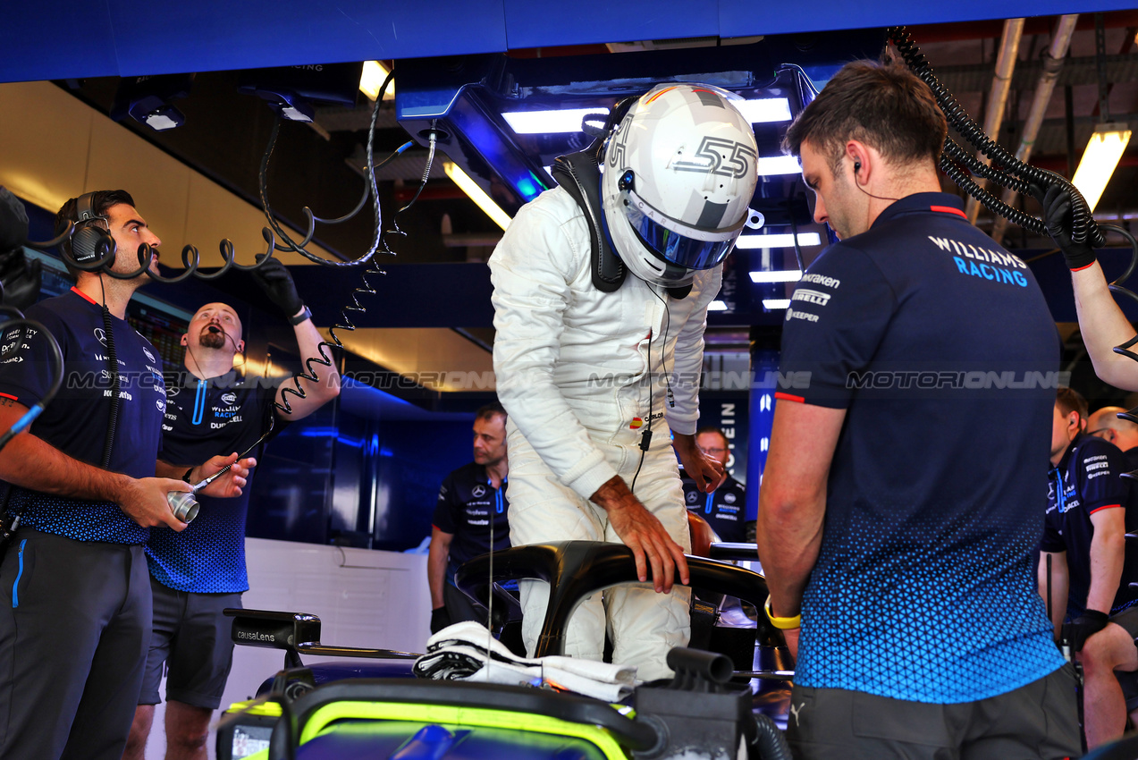 TEST ABU DHABI, Carlos Sainz Jr (ESP) Williams Racing FW46.

10.12.2024. Formula 1 Testing, Yas Marina Circuit, Abu Dhabi, Tuesday.

- www.xpbimages.com, EMail: requests@xpbimages.com © Copyright: Batchelor / XPB Images