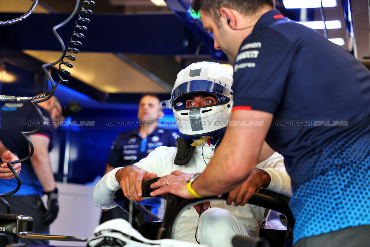 TEST ABU DHABI, Carlos Sainz Jr (ESP) Williams Racing FW46.

10.12.2024. Formula 1 Testing, Yas Marina Circuit, Abu Dhabi, Tuesday.

- www.xpbimages.com, EMail: requests@xpbimages.com © Copyright: Batchelor / XPB Images