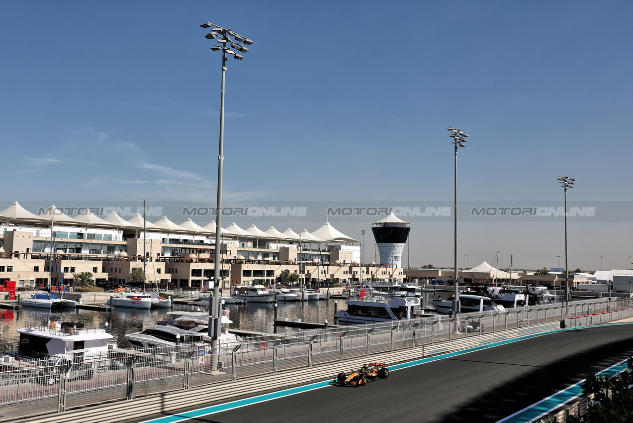 TEST ABU DHABI, Lando Norris (GBR) McLaren MCL38.

10.12.2024. Formula 1 Testing, Yas Marina Circuit, Abu Dhabi, Tuesday.

- www.xpbimages.com, EMail: requests@xpbimages.com © Copyright: Moy / XPB Images