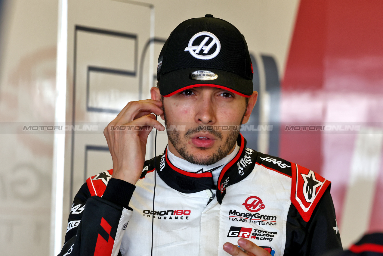 TEST ABU DHABI, Esteban Ocon (FRA) Haas F1 Team.

10.12.2024. Formula 1 Testing, Yas Marina Circuit, Abu Dhabi, Tuesday.

- www.xpbimages.com, EMail: requests@xpbimages.com © Copyright: Moy / XPB Images