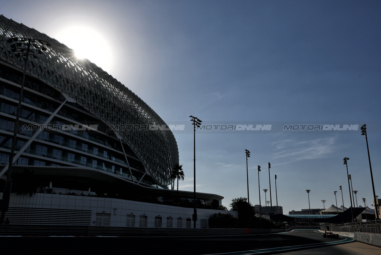 TEST ABU DHABI, McLaren MCL38.

10.12.2024. Formula 1 Testing, Yas Marina Circuit, Abu Dhabi, Tuesday.

- www.xpbimages.com, EMail: requests@xpbimages.com © Copyright: Moy / XPB Images