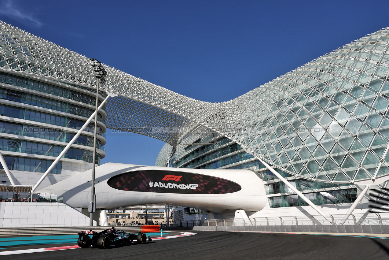 TEST ABU DHABI, George Russell (GBR) Mercedes AMG F1 W15.

10.12.2024. Formula 1 Testing, Yas Marina Circuit, Abu Dhabi, Tuesday.

- www.xpbimages.com, EMail: requests@xpbimages.com © Copyright: Moy / XPB Images
