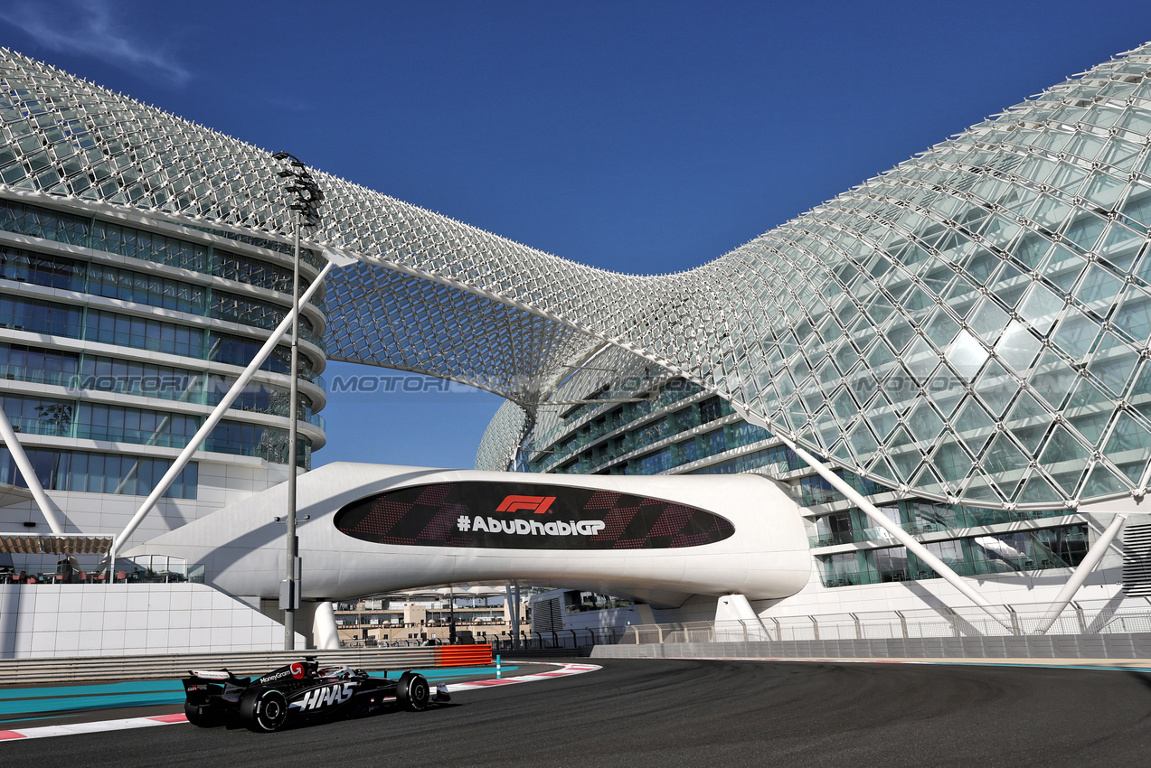TEST ABU DHABI, Esteban Ocon (FRA) Haas VF-24.

10.12.2024. Formula 1 Testing, Yas Marina Circuit, Abu Dhabi, Tuesday.

- www.xpbimages.com, EMail: requests@xpbimages.com © Copyright: Moy / XPB Images