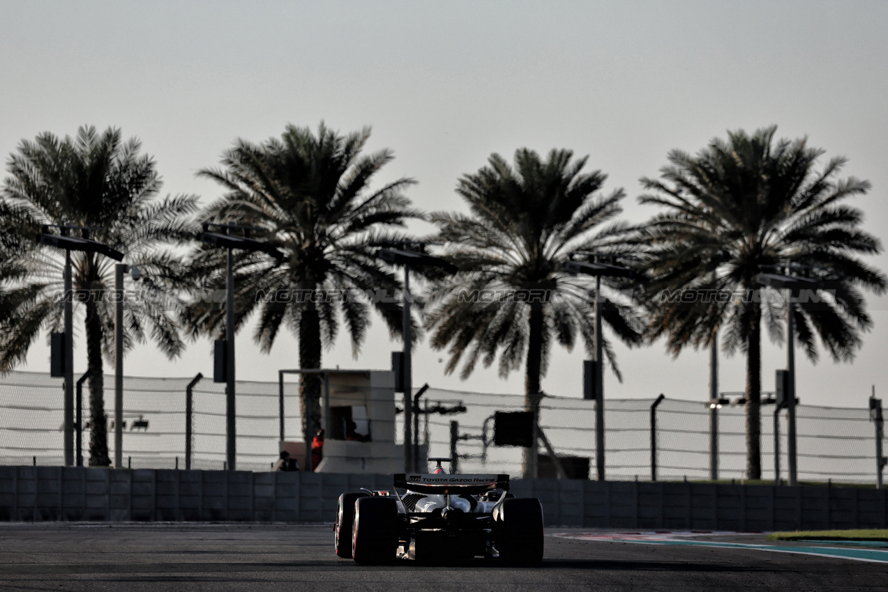 TEST ABU DHABI, Esteban Ocon (FRA) Haas VF-24.

10.12.2024. Formula 1 Testing, Yas Marina Circuit, Abu Dhabi, Tuesday.

- www.xpbimages.com, EMail: requests@xpbimages.com © Copyright: Moy / XPB Images