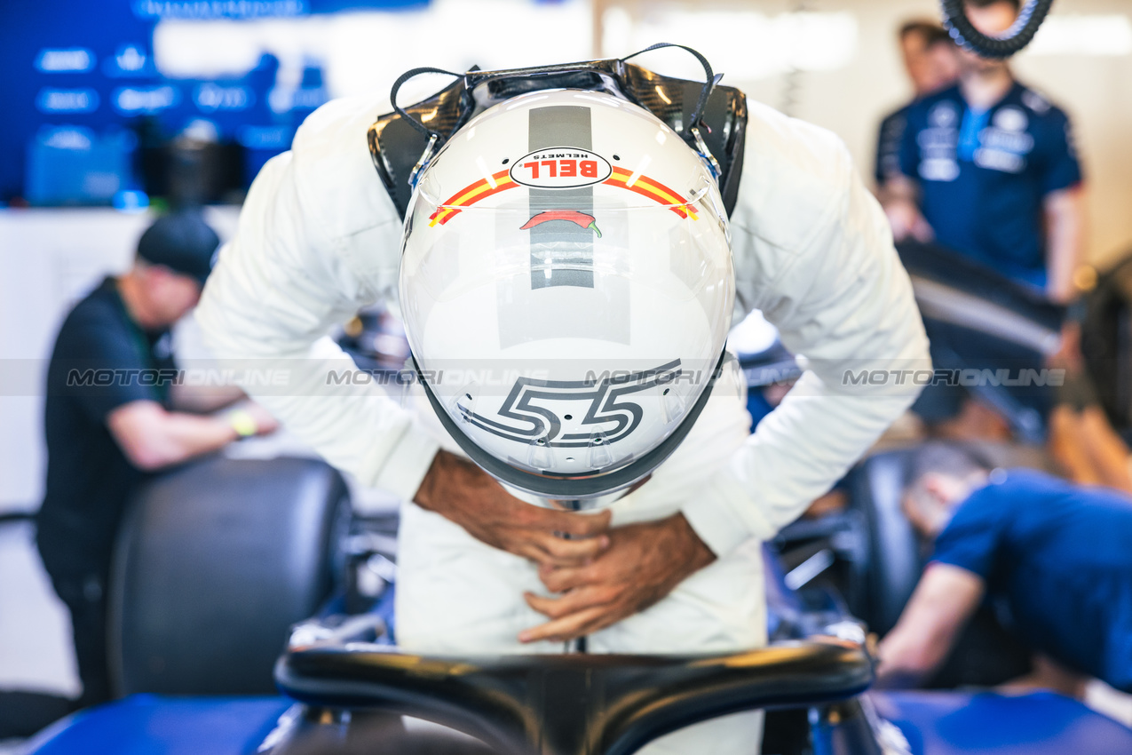 TEST ABU DHABI, Carlos Sainz (ESP) Williams Racing FW46.

10.12.2024. Formula 1 Testing, Yas Marina Circuit, Abu Dhabi, Tuesday.

- www.xpbimages.com, EMail: requests@xpbimages.com © Copyright: Bearne / XPB Images