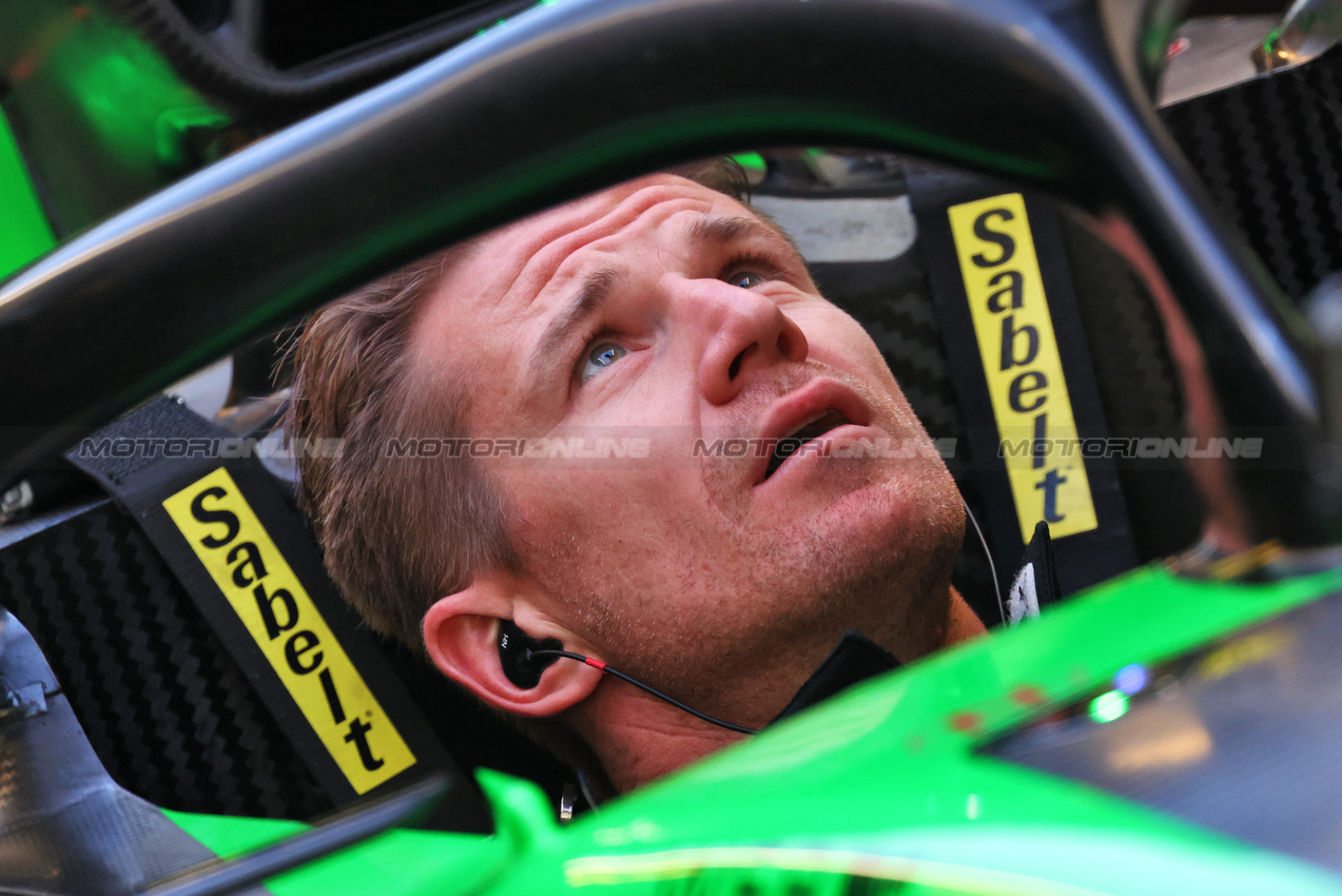 TEST ABU DHABI, Nico Hulkenberg (GER) Haas VF-24.

10.12.2024. Formula 1 Testing, Yas Marina Circuit, Abu Dhabi, Tuesday.

- www.xpbimages.com, EMail: requests@xpbimages.com © Copyright: Bearne / XPB Images