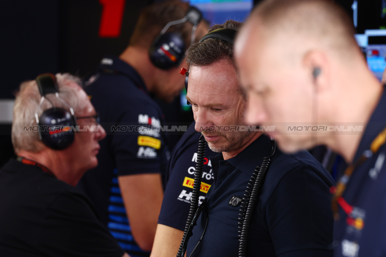 TEST BAHRAIN, Christian Horner (GBR) Red Bull Racing Team Principal.

21.02.2024. Formula 1 Testing, Sakhir, Bahrain, Day One.

 - www.xpbimages.com, EMail: requests@xpbimages.com © Copyright: Coates / XPB Images