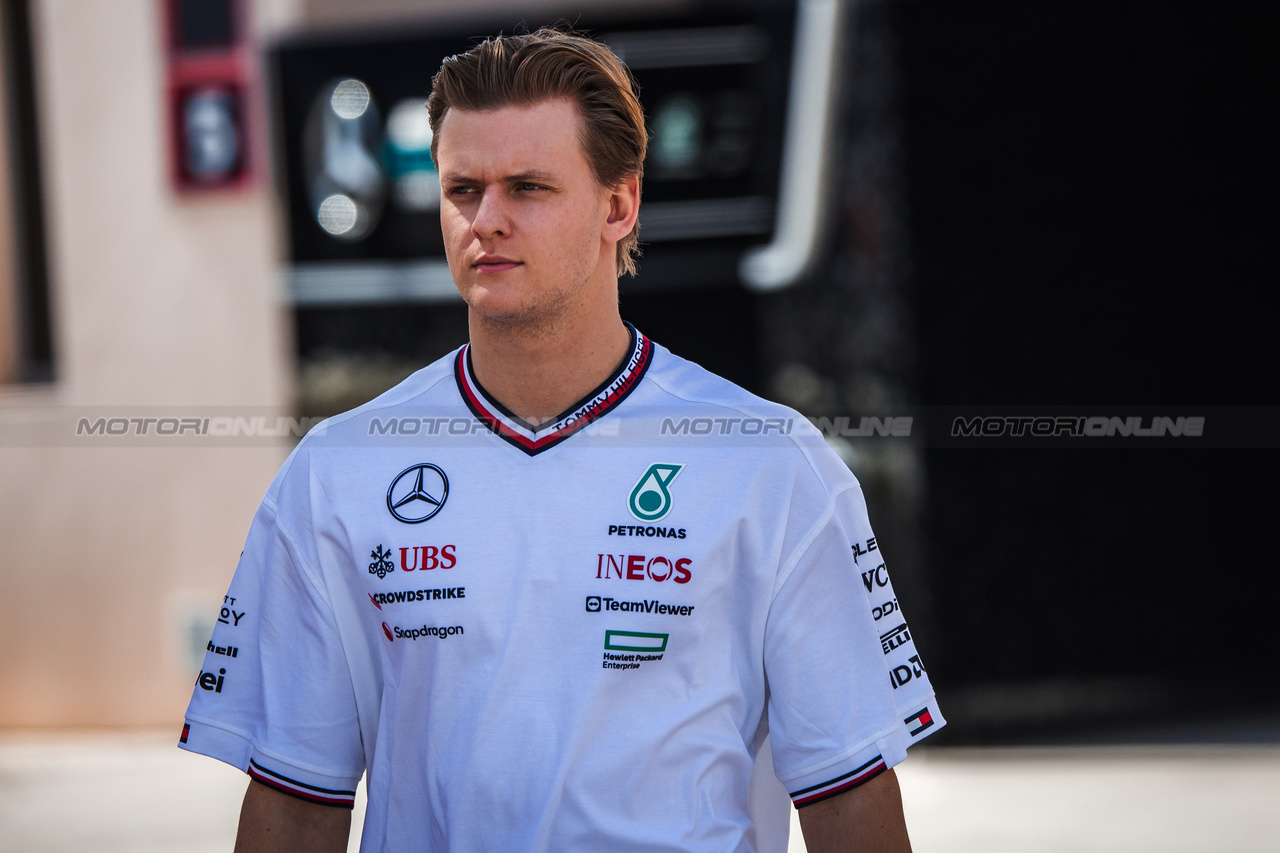 TEST BAHRAIN, Mick Schumacher (GER) Mercedes AMG F1 Reserve Driver.

21.02.2024. Formula 1 Testing, Sakhir, Bahrain, Day One.

- www.xpbimages.com, EMail: requests@xpbimages.com © Copyright: Bearne / XPB Images