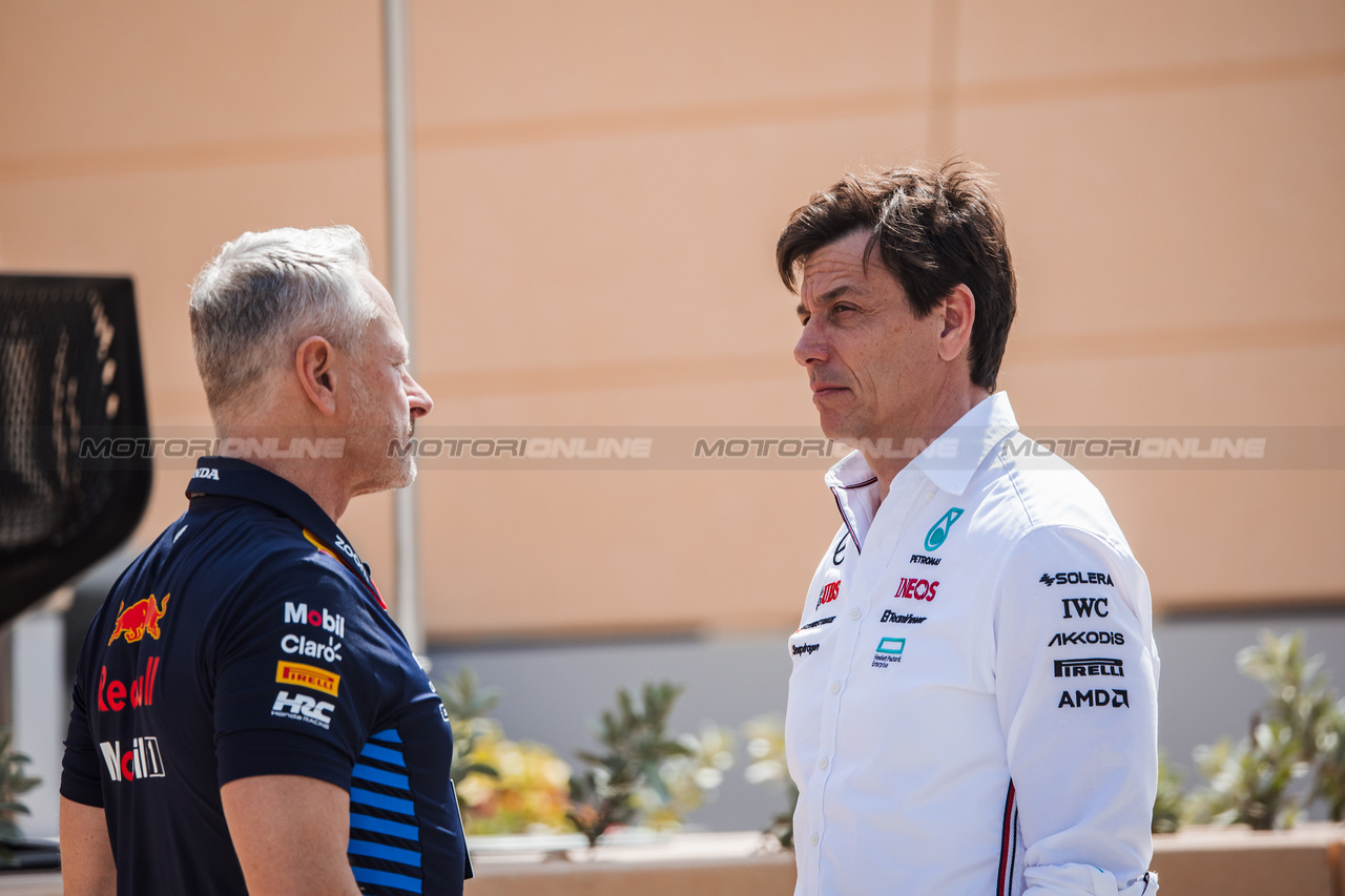 TEST BAHRAIN, (L to R): Jonathan Wheatley (GBR) Red Bull Racing Team Manager with Toto Wolff (GER) Mercedes AMG F1 Shareholder e Executive Director.

21.02.2024. Formula 1 Testing, Sakhir, Bahrain, Day One.

- www.xpbimages.com, EMail: requests@xpbimages.com © Copyright: Bearne / XPB Images
