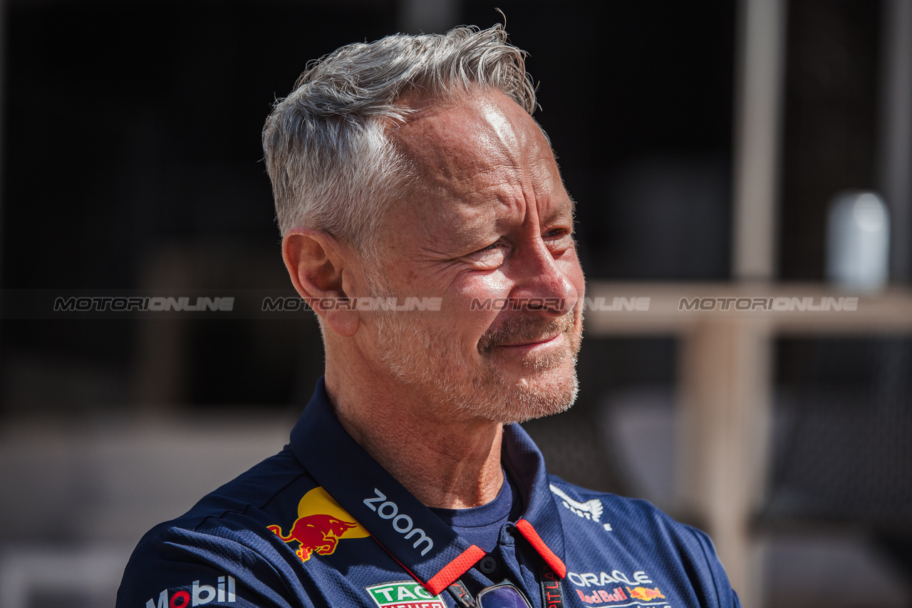 TEST BAHRAIN, Jonathan Wheatley (GBR) Red Bull Racing Team Manager.

21.02.2024. Formula 1 Testing, Sakhir, Bahrain, Day One.

- www.xpbimages.com, EMail: requests@xpbimages.com © Copyright: Bearne / XPB Images