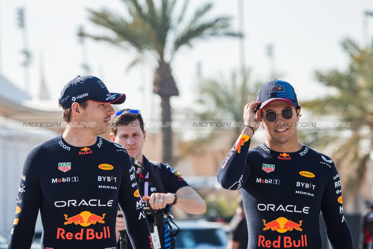 TEST BAHRAIN, (L to R): Max Verstappen (NLD) Red Bull Racing with Sergio Perez (MEX) Red Bull Racing.

21.02.2024. Formula 1 Testing, Sakhir, Bahrain, Day One.

- www.xpbimages.com, EMail: requests@xpbimages.com © Copyright: Bearne / XPB Images
