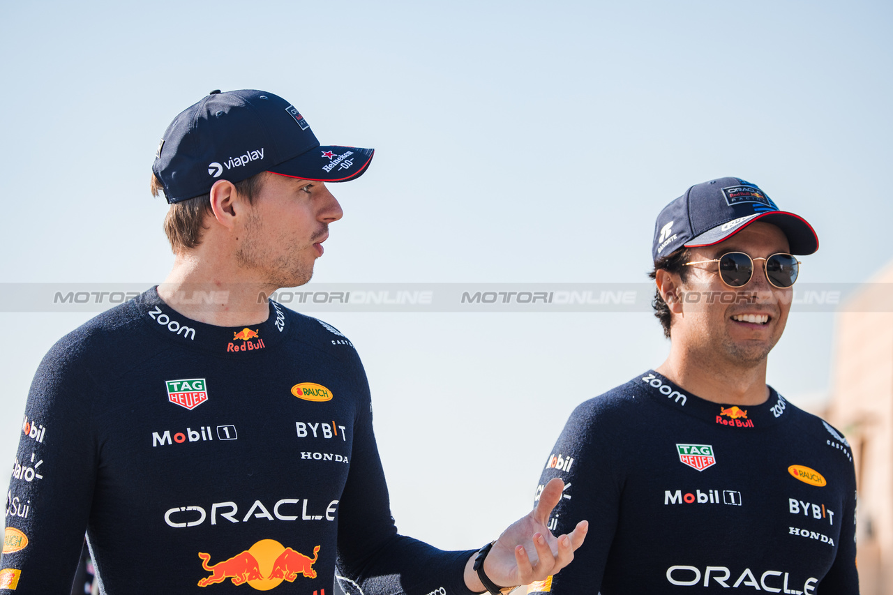 TEST BAHRAIN, (L to R): Max Verstappen (NLD) Red Bull Racing with Sergio Perez (MEX) Red Bull Racing.

21.02.2024. Formula 1 Testing, Sakhir, Bahrain, Day One.

- www.xpbimages.com, EMail: requests@xpbimages.com © Copyright: Bearne / XPB Images