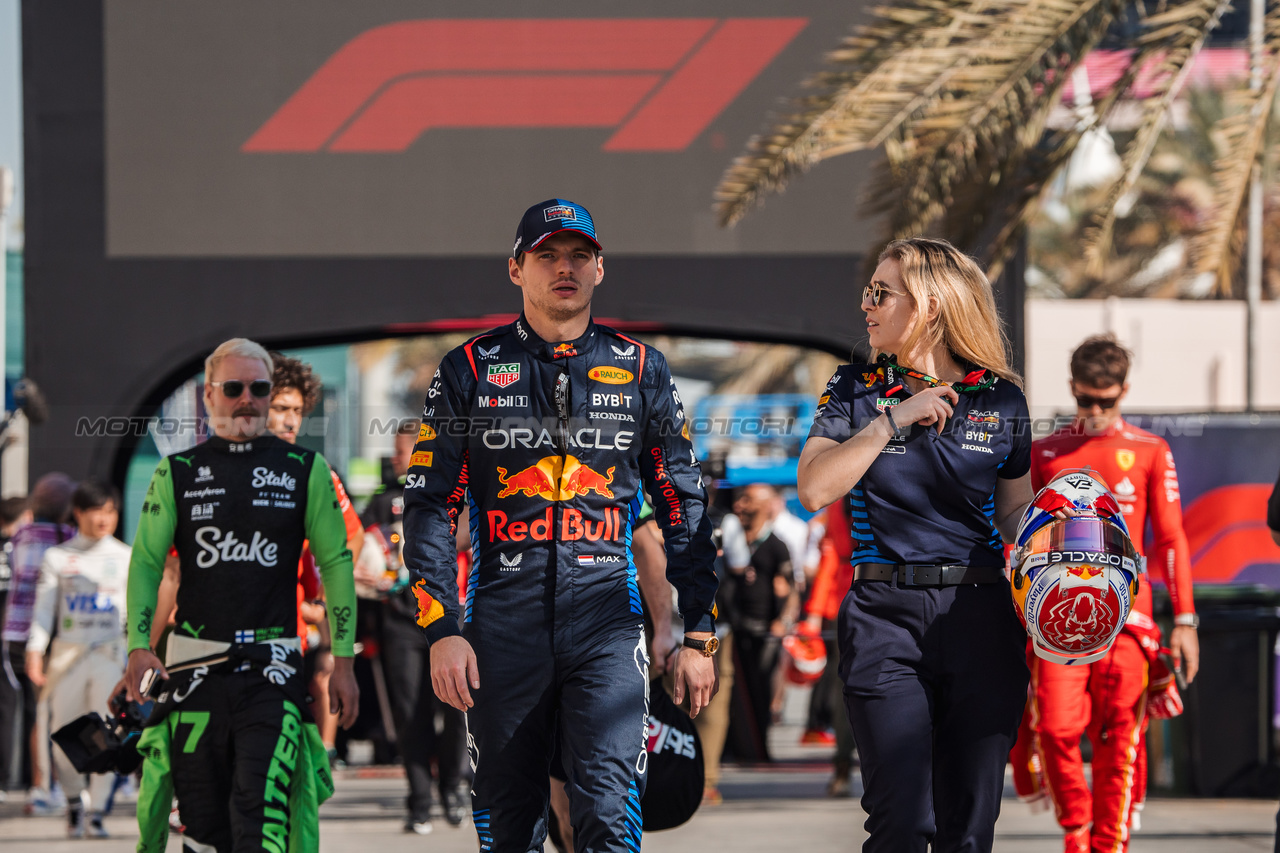 TEST BAHRAIN, Max Verstappen (NLD) Red Bull Racing.

21.02.2024. Formula 1 Testing, Sakhir, Bahrain, Day One.

- www.xpbimages.com, EMail: requests@xpbimages.com © Copyright: Bearne / XPB Images