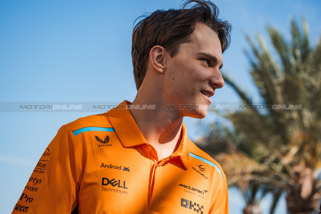 TEST BAHRAIN, Oscar Piastri (AUS) McLaren.

21.02.2024. Formula 1 Testing, Sakhir, Bahrain, Day One.

- www.xpbimages.com, EMail: requests@xpbimages.com © Copyright: Bearne / XPB Images