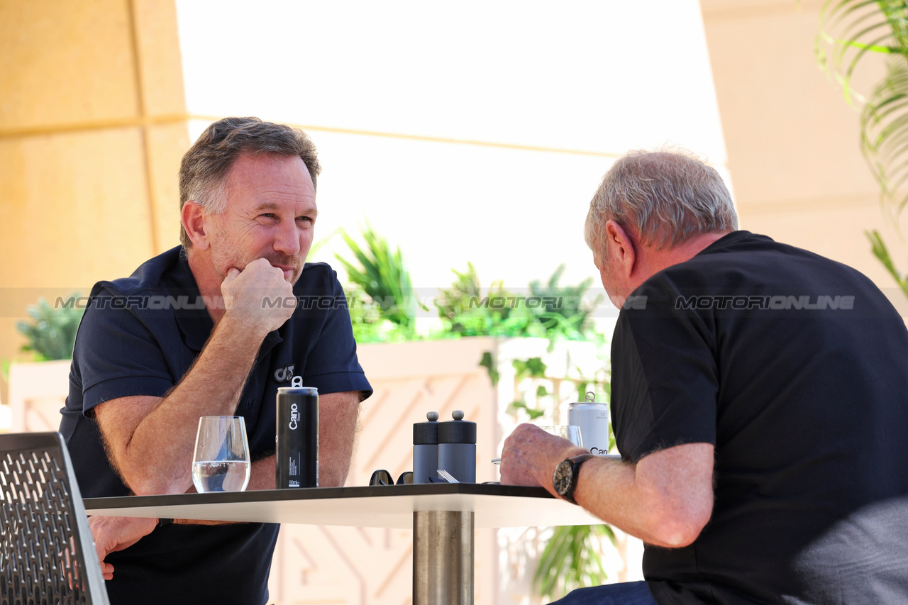 TEST BAHRAIN, (L to R): Christian Horner (GBR) Red Bull Racing Team Principal with Dr Helmut Marko (AUT) Red Bull Motorsport Consultant.

21.02.2024. Formula 1 Testing, Sakhir, Bahrain, Day One.

- www.xpbimages.com, EMail: requests@xpbimages.com © Copyright: Bearne / XPB Images