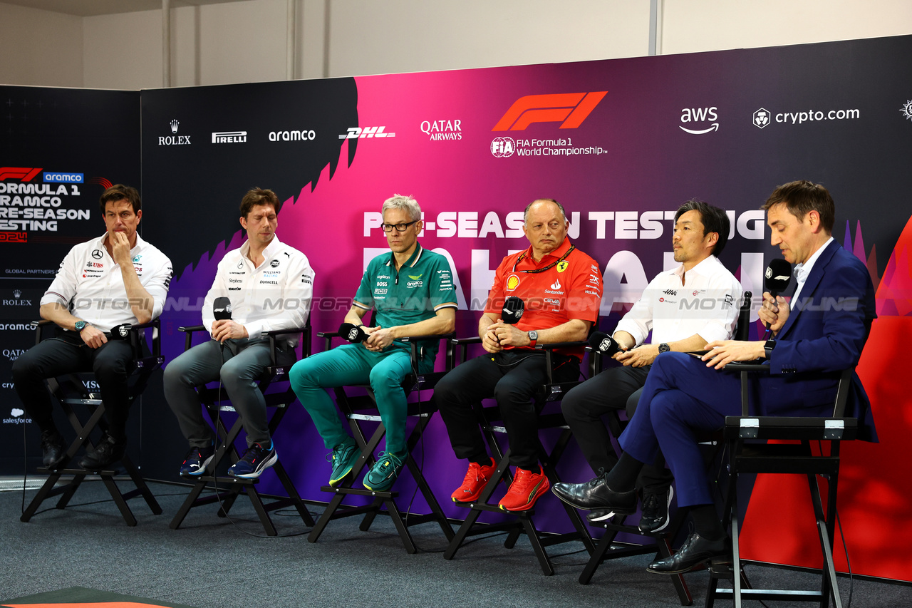 TEST BAHRAIN, (L to R): Toto Wolff (GER) Mercedes AMG F1 Shareholder e Executive Director; James Vowles (GBR) Williams Racing Team Principal; Mike Krack (LUX) Aston Martin F1 Team, Team Principal; Frederic Vasseur (FRA) Ferrari Team Principal; Ayao Komatsu (JPN) Haas F1 Team Principal; Tom Clarkson (GBR) Journalist, in ther FIA Press Conference.

21.02.2024. Formula 1 Testing, Sakhir, Bahrain, Day One.

- www.xpbimages.com, EMail: requests@xpbimages.com © Copyright: Charniaux / XPB Images