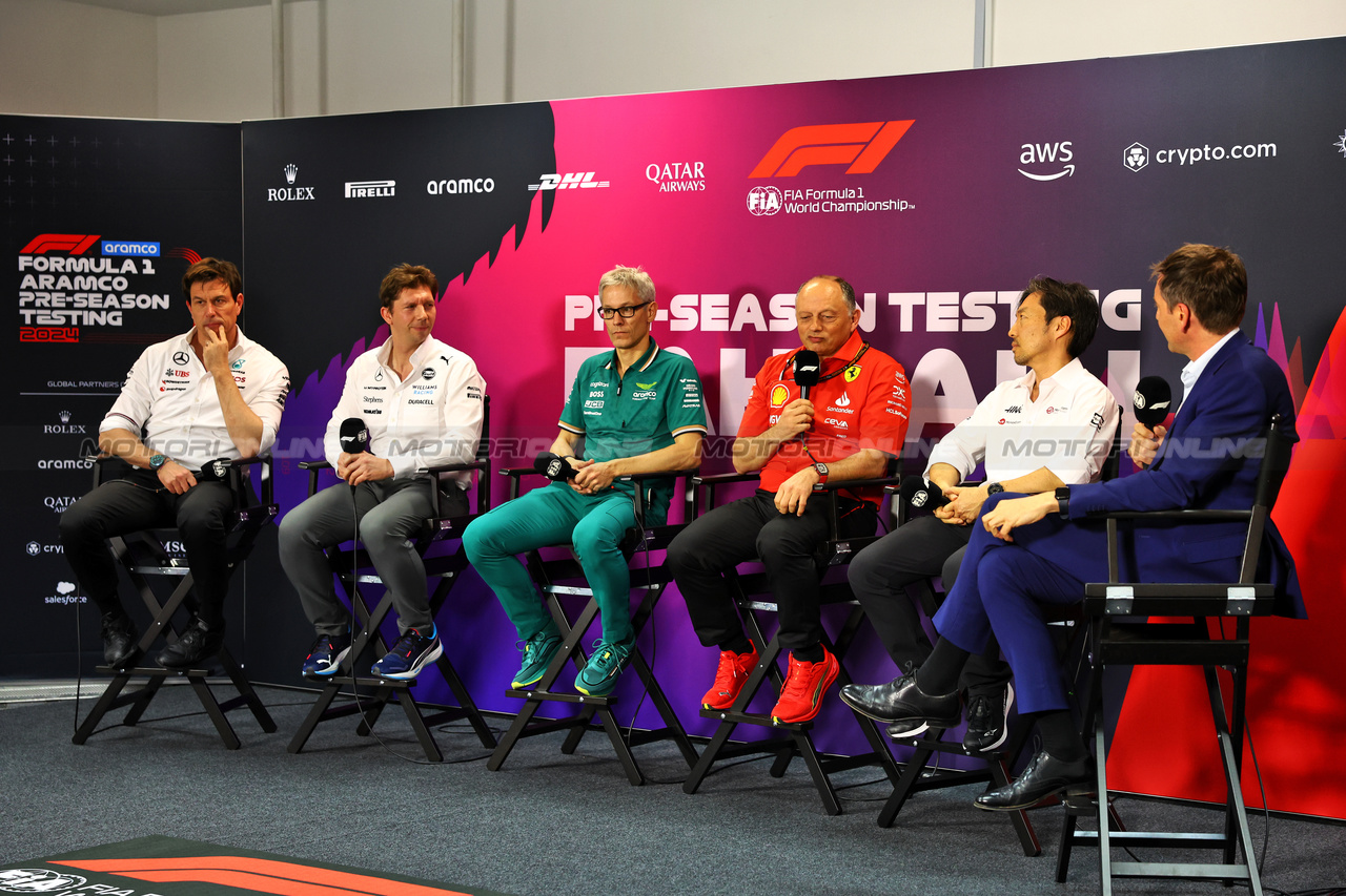 TEST BAHRAIN, (L to R): Toto Wolff (GER) Mercedes AMG F1 Shareholder e Executive Director; James Vowles (GBR) Williams Racing Team Principal; Mike Krack (LUX) Aston Martin F1 Team, Team Principal; Frederic Vasseur (FRA) Ferrari Team Principal; Ayao Komatsu (JPN) Haas F1 Team Principal; Tom Clarkson (GBR) Journalist, in ther FIA Press Conference.

21.02.2024. Formula 1 Testing, Sakhir, Bahrain, Day One.

- www.xpbimages.com, EMail: requests@xpbimages.com © Copyright: Charniaux / XPB Images